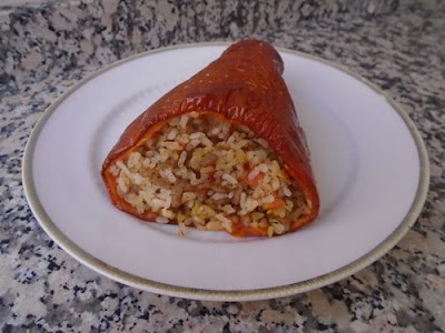 Pimientos rojos rellenos de arroz y carne picada Pimientos rojos rellenos de arroz y carne picada
