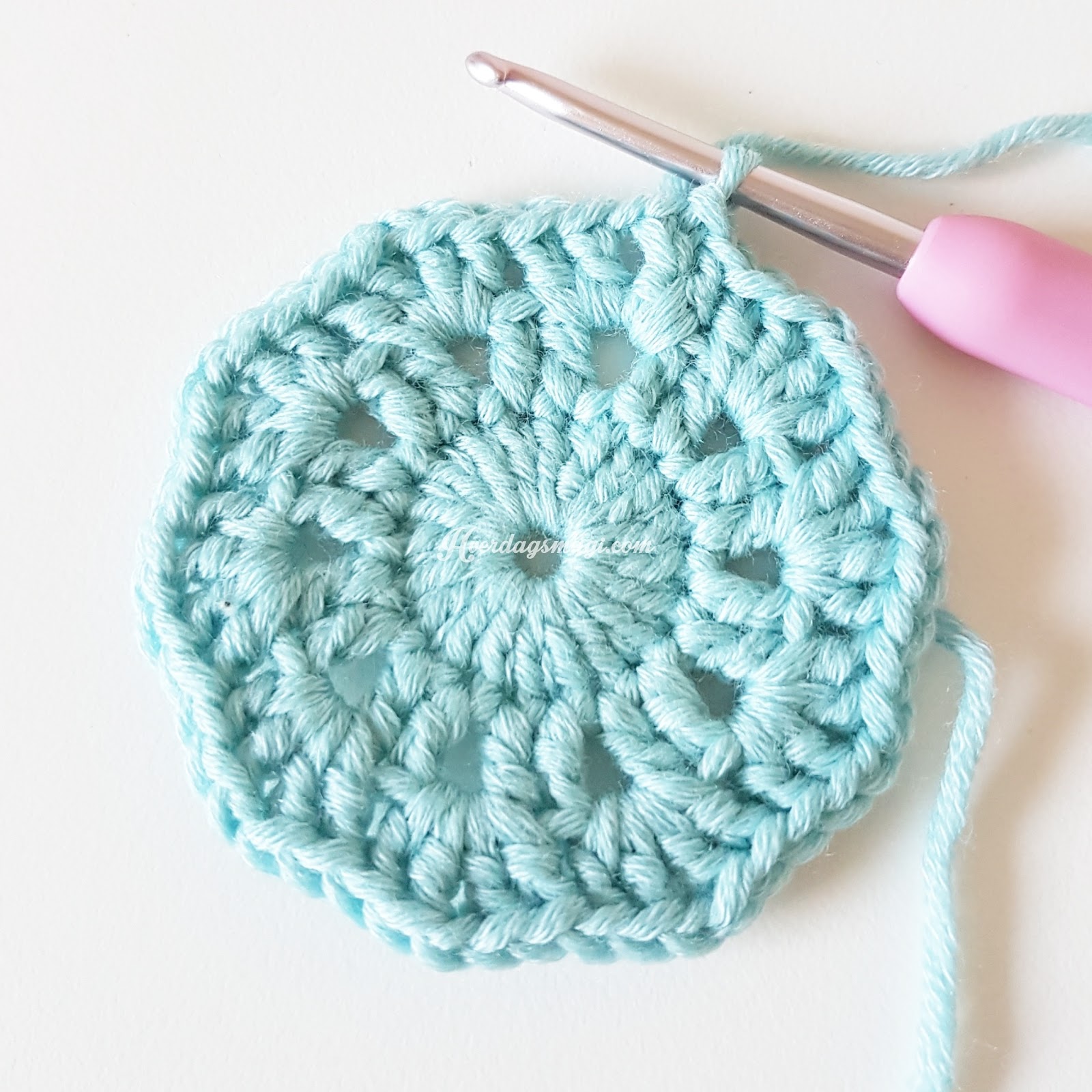 HVERDAGSMAGI How to crochet vintage coasters, step by step