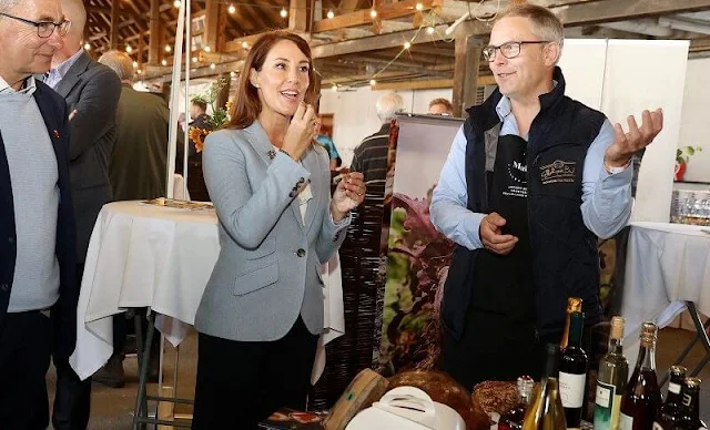 Princess Marie wore a sky blue Drosom blazer from Ralph Lauren. Princess presented the Federation of Retail Grocers' honorary award