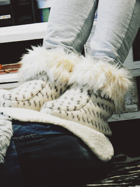 Joko pitäisi alkaa suunnitella joululahjoja? Villapaidasta tossut