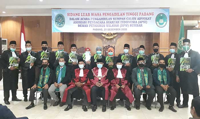 Waka Pengadilan Tinggi Padang Ambil Sumpah 13 Advokat APSI Sumbar