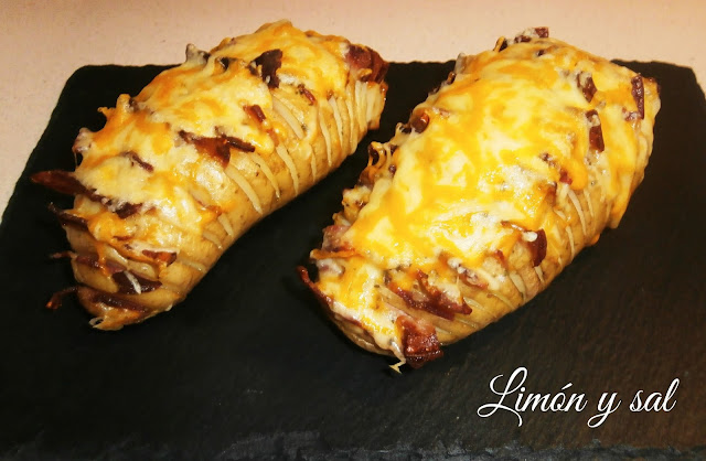 Patatas Hasselback Con Beicon Y Queso
