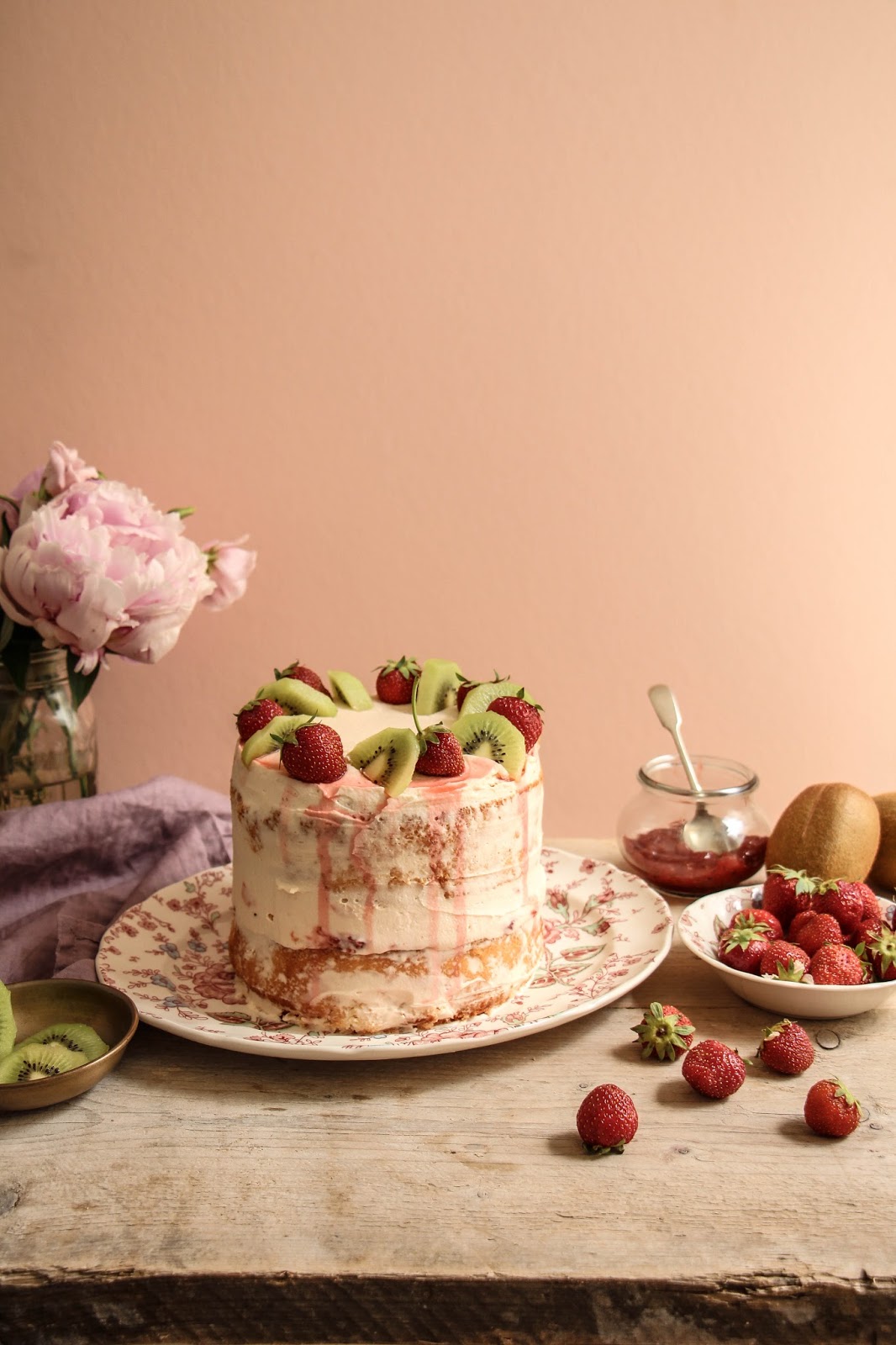 Strawberry kiwi cake