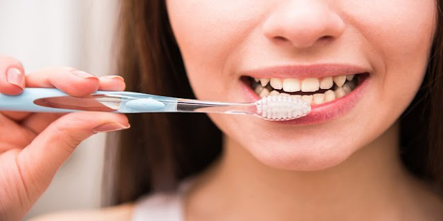 tips paling ampuh memutihkan gigi