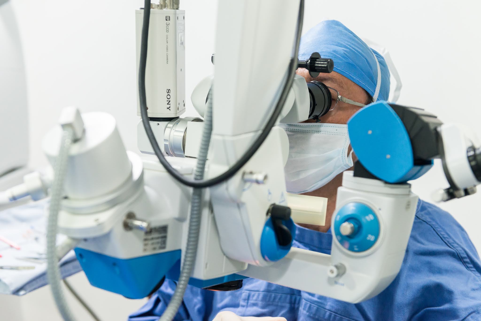 Técnicas avanzadas en cirugía de cataratas con implante de lentes intraoculares de última