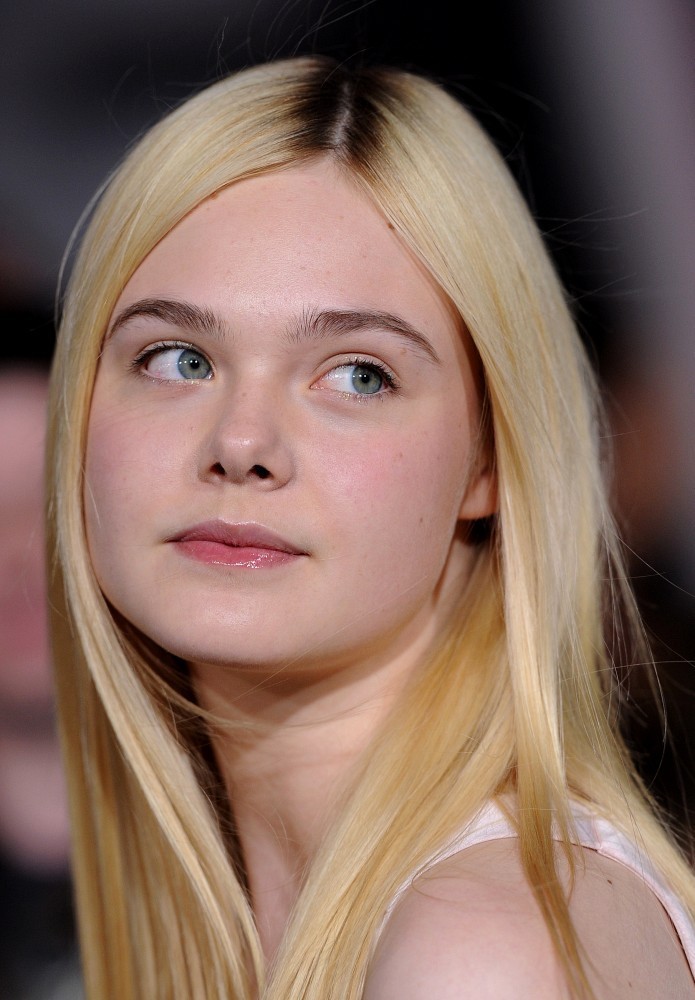 Эль фаннинг с темными волосами. Дакота фаннинг. Elle fanning 2016. Дакота фаннинг мальком. Дакота фаннинг актриса.