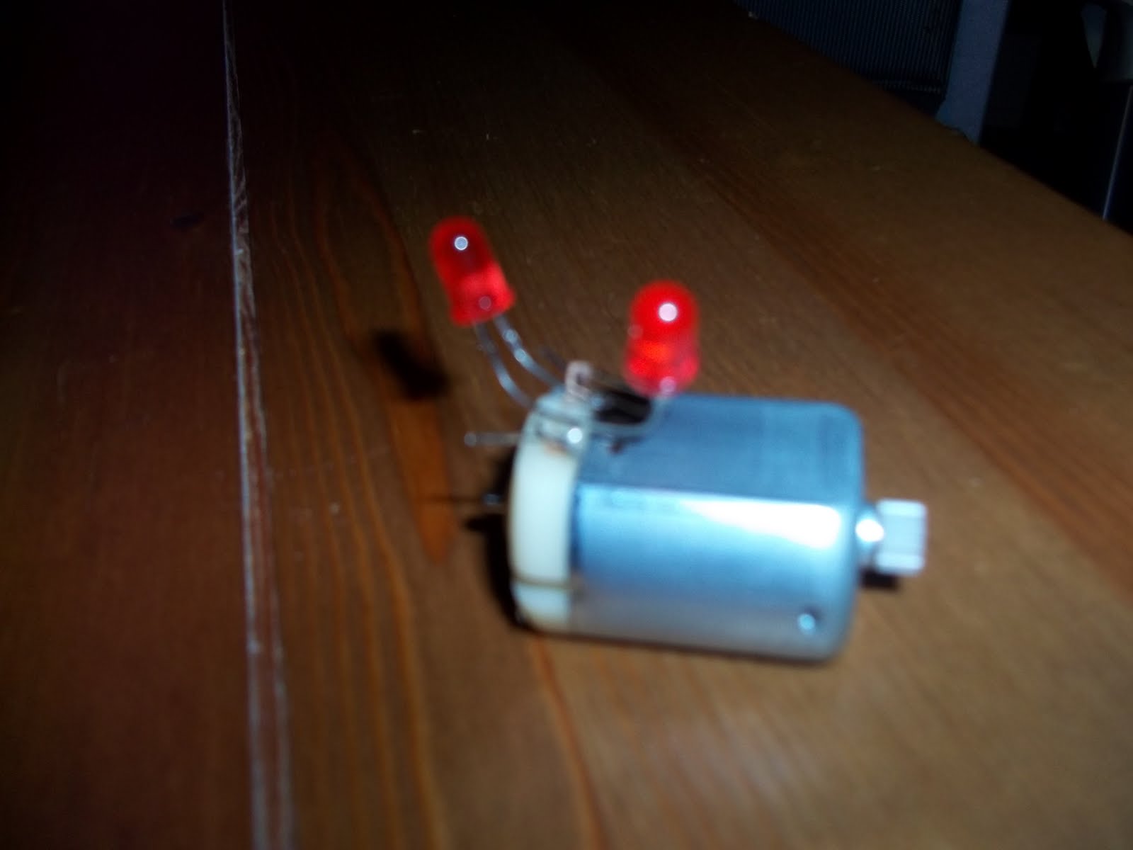 Raising mad scientists: Hand-crank flashlight
