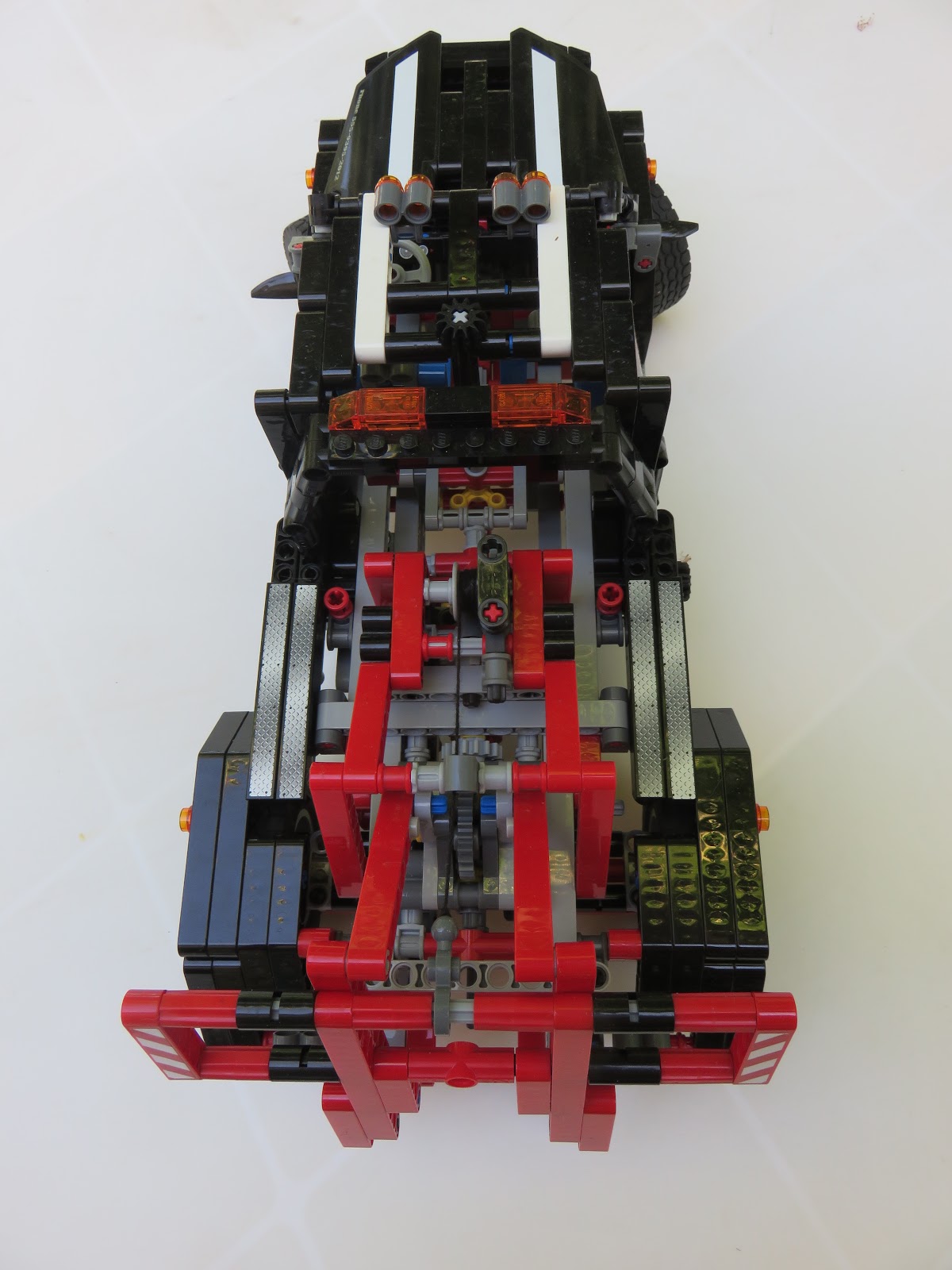 LEGO TECHNIC 9395 (2012)