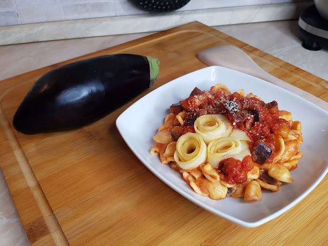 orecchiette con pomodoro, melanzane e roselline di provola - nadia coppola - fatinasweet