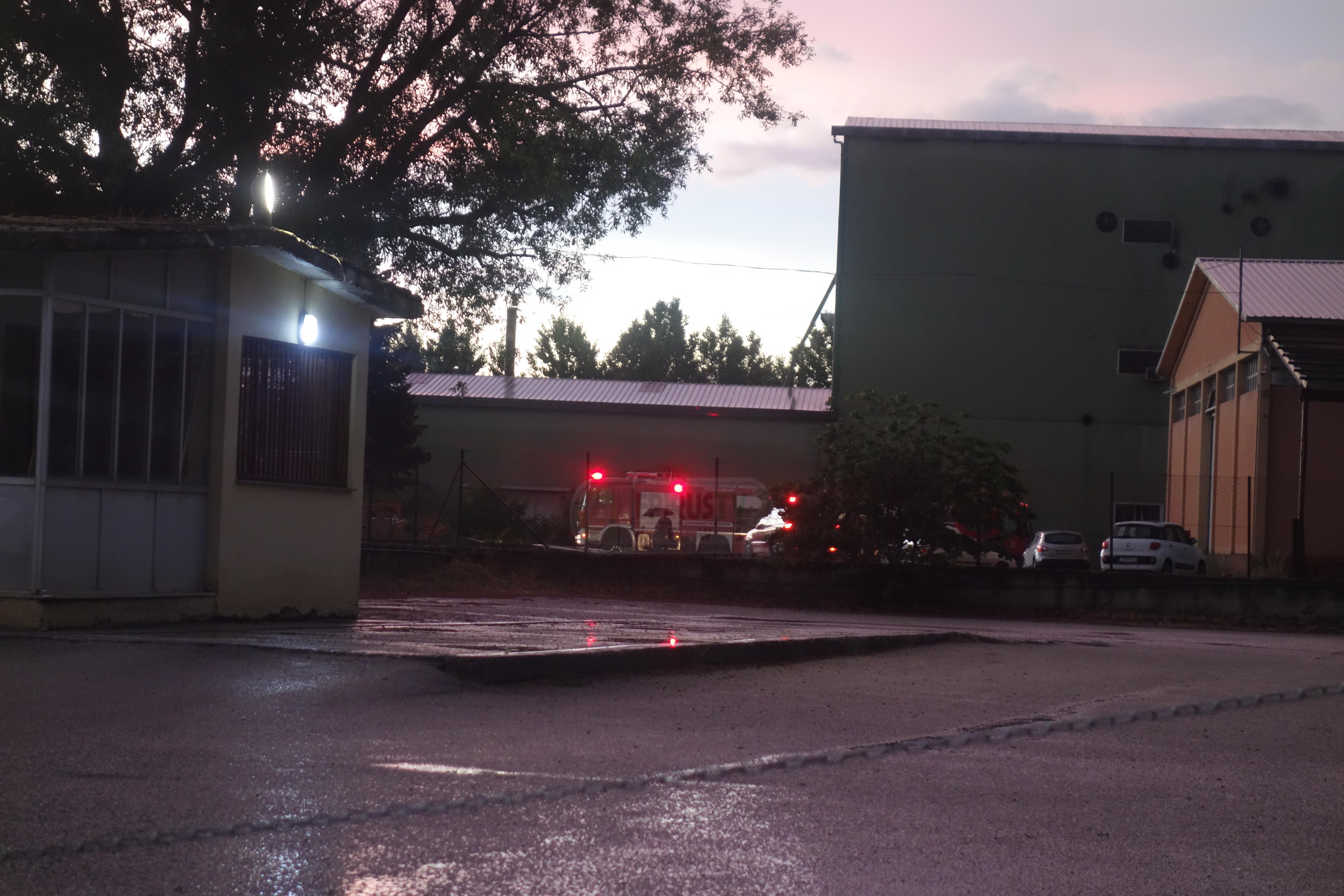 Φωτιά στο εργοστάσιο Νιτσιάκος στα Ιωάννινα Φωτιά στο εργοστάσιο Νιτσιάκος στα Ιωάννινα