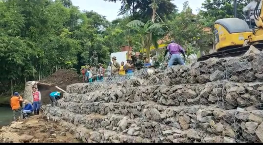 Penanganan Dampak Banjir Melalui Karya Bakti TNI Terus Berjalan