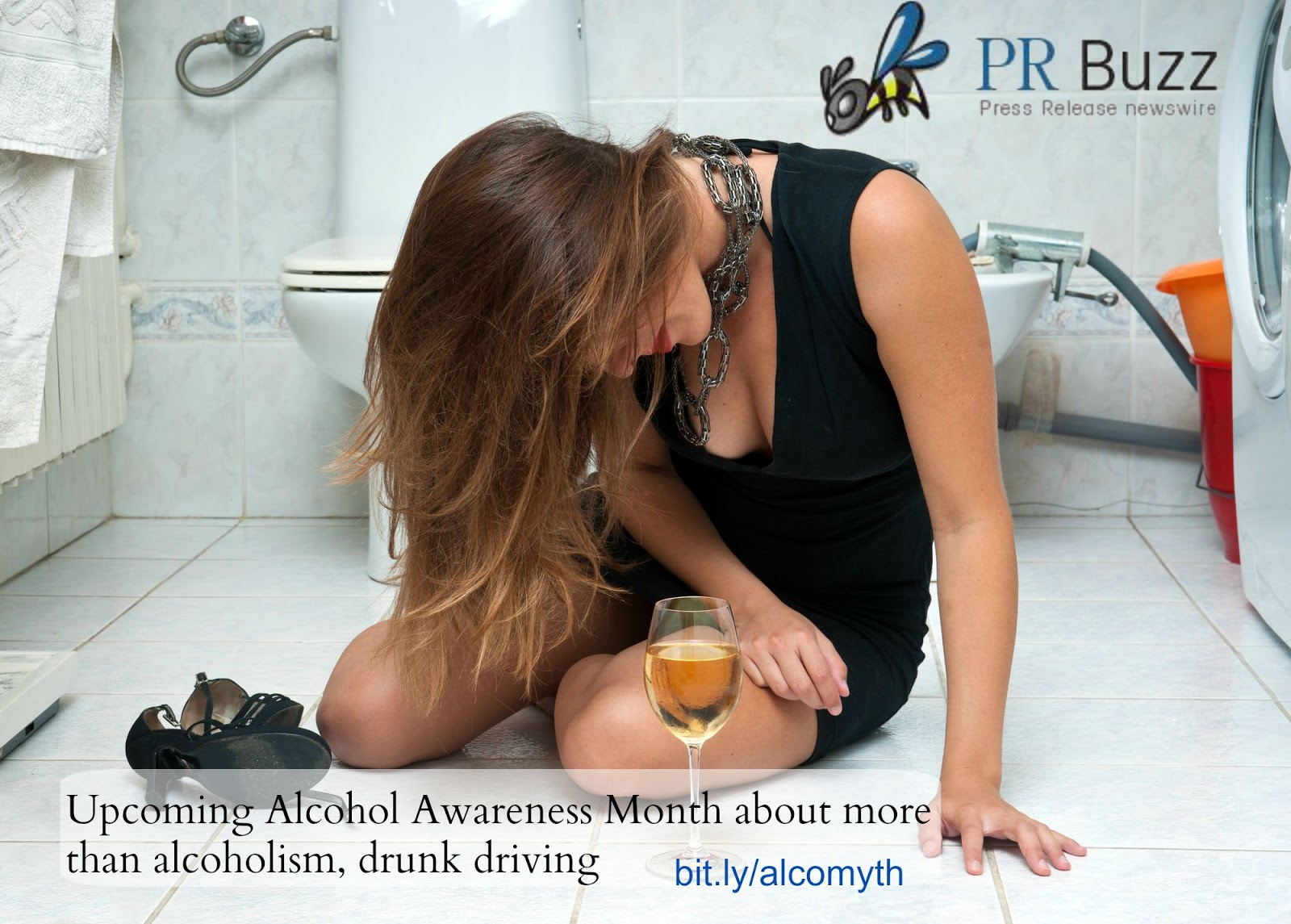 пьяные девушки икают. девушка бухает. девушка с выпивкой. пьяные девушки икают. пьющая женщина.