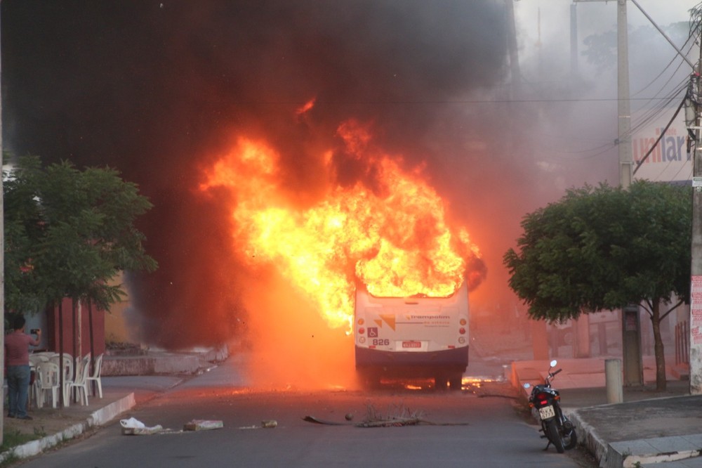 Ônibus pega fogo na Grande Natal 1 whatsapp image 2019 07 26 at 17.51.13