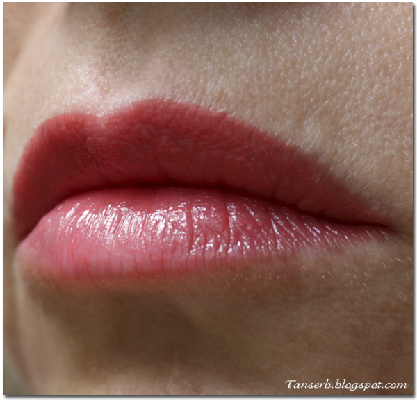 Губная помада Avon "Абсолютный поцелуй" caressing coral № 92599 Губная помада Avon "Абсолютный поцелуй" caressing coral № 92599