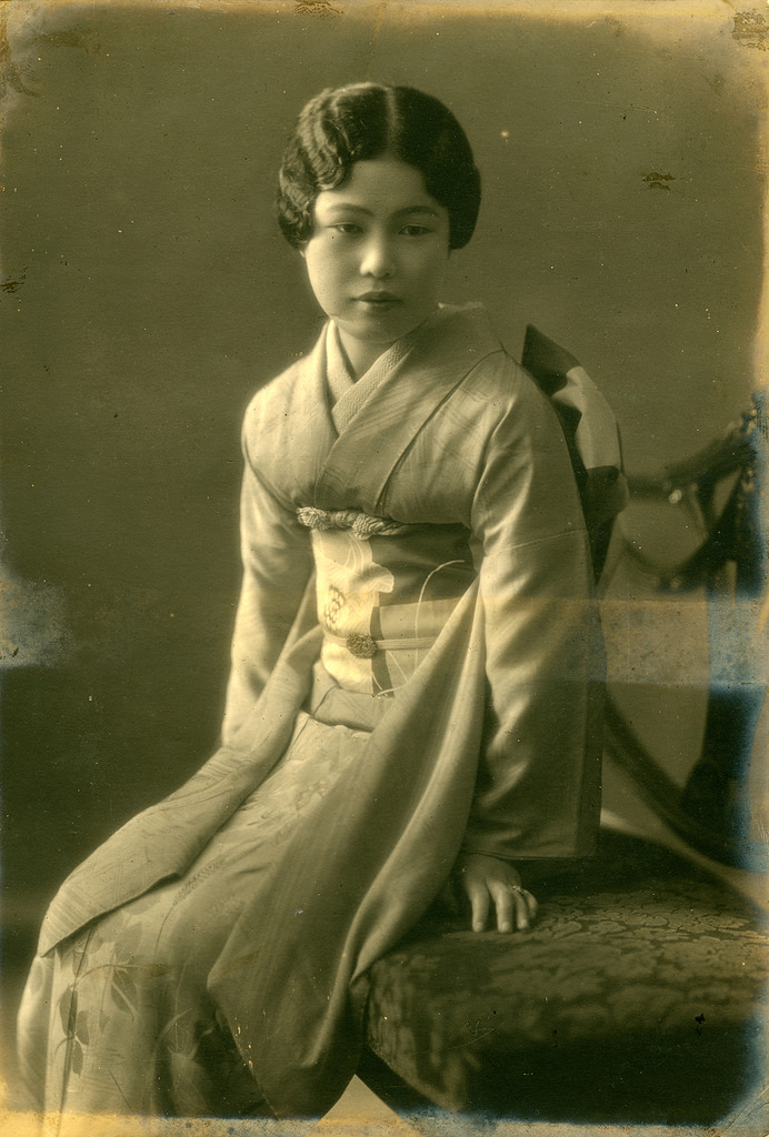 Asian Woman Dressing 89