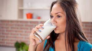 दूध में ये चीज मिलाकर पीने से ख़त्म होती बड़ी बीमारियां, जानिए क्या?