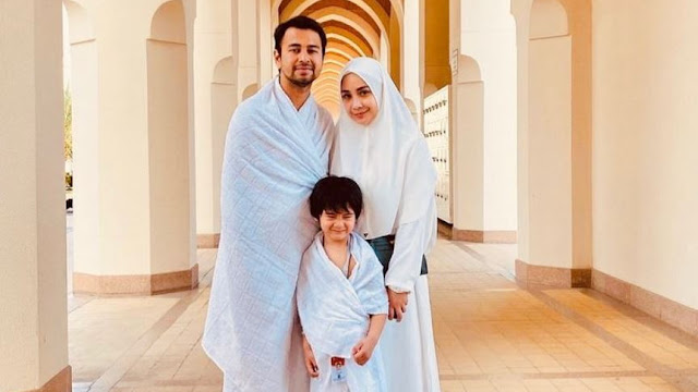 Kompaknya Fesyen Keluarga Raffi Ahmad hingga Pakaian Ihram saat Umrah