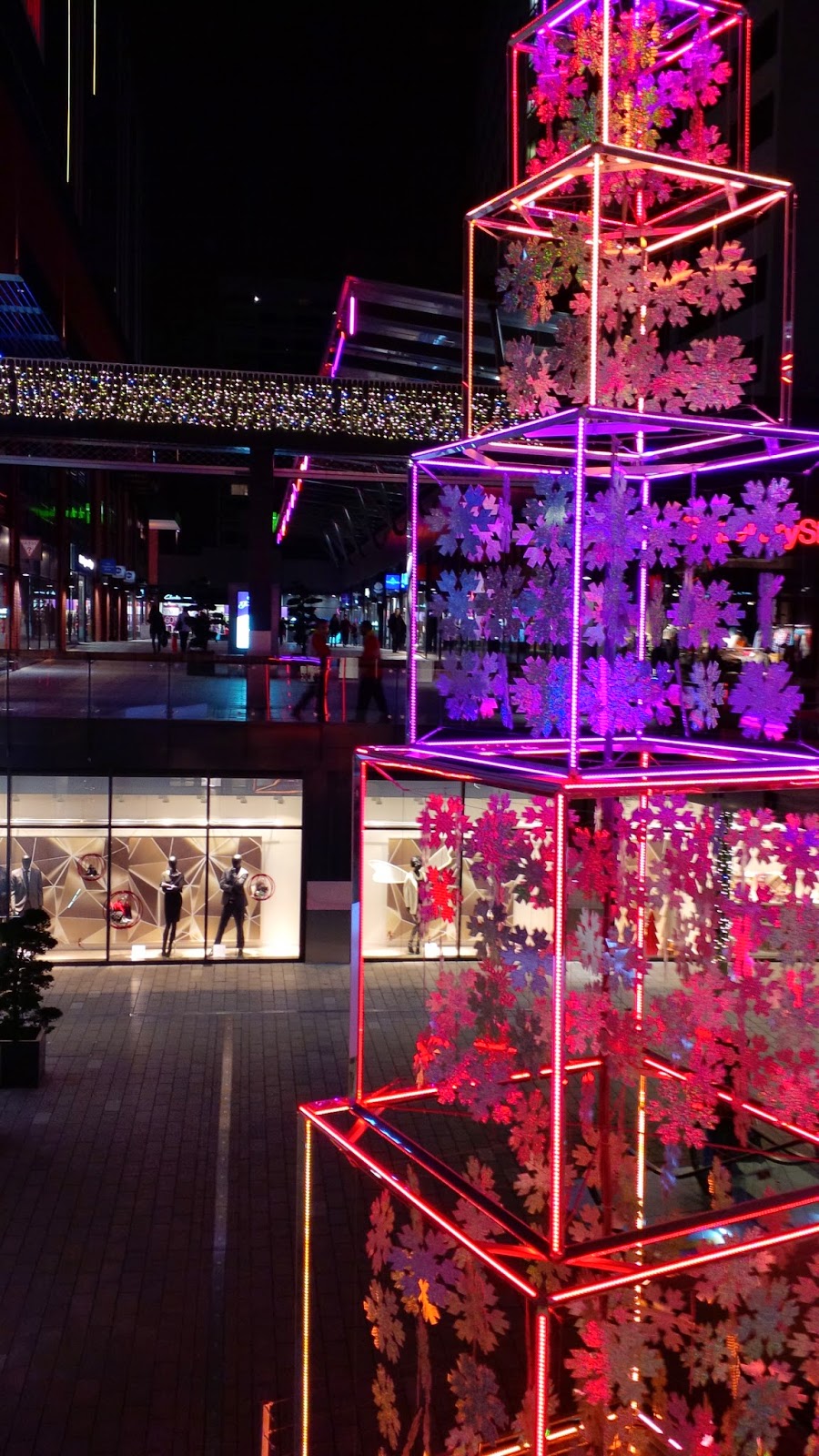 $6000 worth of rundle mall christmas decorations stolen The Willesden Herald: Mall Christmas decorations