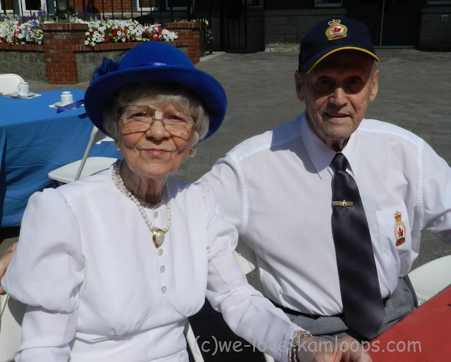 Mr & Mrs Dagert pose for a photo on their 65th wedding anniversary