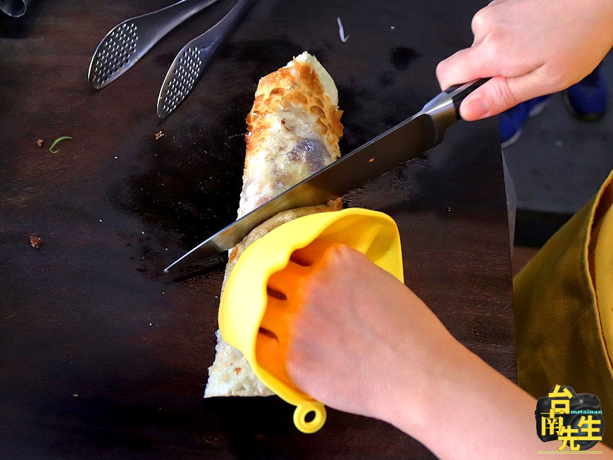 台南手工捲餅／限量供應只賣2種口味／現點現擀現煎現包／自製手擀餅皮／獨家特調醬汁／嚴選食材不用半成品／真材實料傳統古早味／散步點心台式下午茶