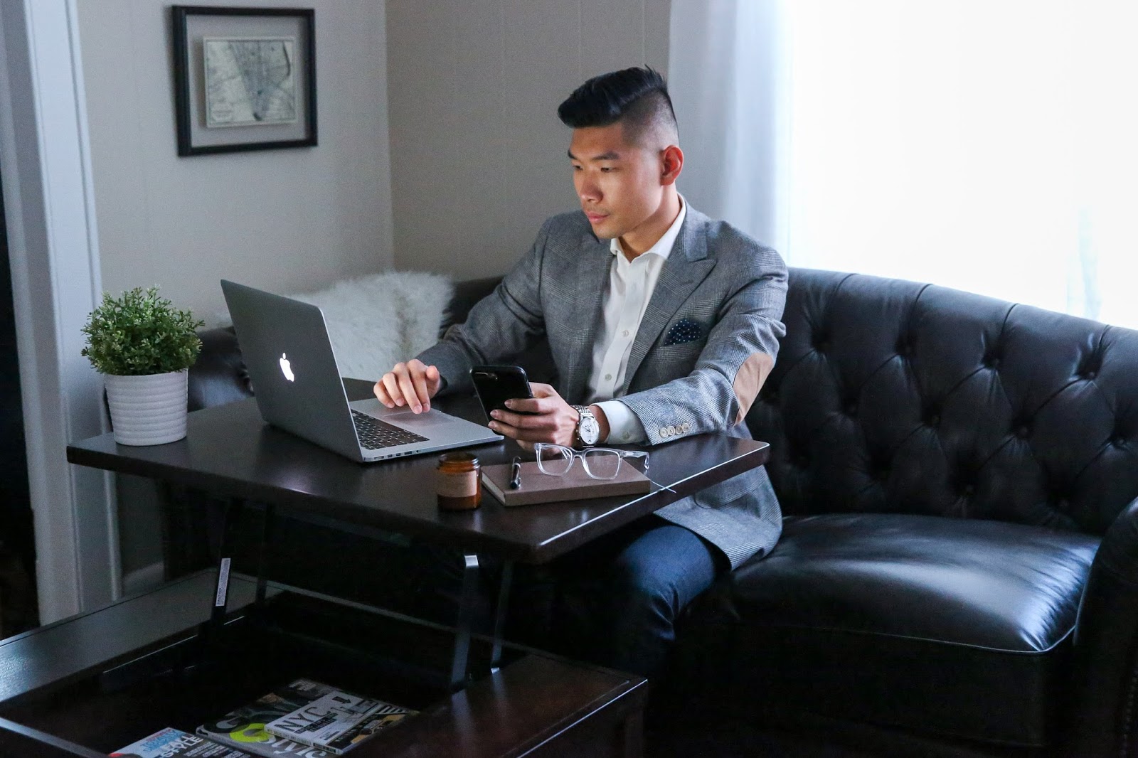 Modern Man Living Room Levitate Style