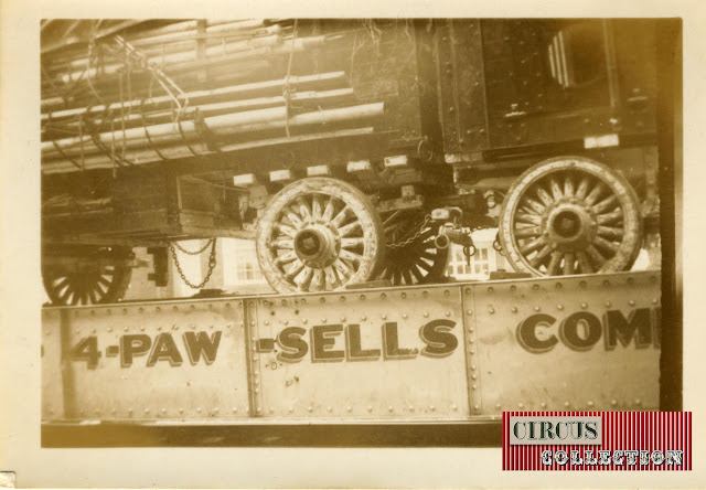 Roulotte de matériel sur un Wagon de train, cirque Hagenbeck Wallace and Sells 1935
