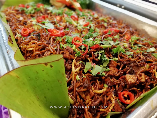 IFTAR SESAMA 2019 BUKA PUASA BUFFET RAMADAN DI BANGI GOLF RESORT - Assalamualaikum dan selamat sejahtera semua, boleh di katakan setiap tahun selama 4x Ramadan kami sekeluarga WAJIB iftar dan berbuka puasa bersama-sama di Bangi Golf Resort. Dan, ramai pulak tu, yang dah sesiap tanya tentang IFTAR SESAMA 2019 BUKA PUASA BUFFET RAMADAN DI BANGI GOLF RESORT. Sabar na...mummy baru je selesai majlis preview IFTAR SESAMA 2019 BUKA PUASA BUFFET RAMADAN DI BANGI GOLF RESORT. IFTAR SESAMA 2019 BUKA PUASA BUFFET RAMADAN DI BANGI GOLF RESORT IFTAR SESAMA 2019 BUKA PUASA RAMADAN DI BANGI GOLF RESORT. Ngam-ngam, mummy letak gambar kami di media sosial dan status whatsApp. Terus ada yang PM DM mummy tanya harga IFTAR SESAMA 2019 BUKA PUASA RAMADAN DI BANGI GOLF RESORT. Mummy pun dah teaser video kat Whatsapp mengatakan bahawa BANGI GOLF RESORT ini antara tempat mampu milik untuk IFTAR SESAMA 2019 BUKA PUASA RAMADAN DI BANGI GOLF RESORT. Tarikan utama buat pengunjung untuk IFTAR SESAMA 2019 BUKA PUASA RAMADAN DI BANGI GOLF RESORT sudah tentu seleksi buffet dengan lebih 200 jenis makanan daripada hidangan tradisional Melayu yang membangkitkan kenangan masakan ibu di kampung khususunya bagi masakan Melayu dan tradisional. Bahan mentah yang digunakan ditanam sendiri dengan menggunakan konsep "Kebun dalam Bandar" seterusnya menjadikan ianya istimewa. 5 SEBAB KAMI MEMILIH IFTAR SESAMA 2019 BUKA PUASA RAMADAN DI BANGI GOLF RESORT. Bangi Golf Resort antara tempat WAJIB kami singgah untuk IFTAR SESAMA 2019 BUKA PUASA RAMADAN DI BANGI GOLF RESORT. Kenapa? Sebab apa? Jom baca 5 SEBAB KAMI MEMILIH IFTAR SESAMA 2019 BUKA PUASA RAMADAN DI BANGI GOLF RESORT. Sebab pertama, BANGI GOLF RESORT ini tak jauh dari rumah kami di Kajang tu ha dalam 10 minit pun boleh sampai dah ! Kalau jalan tak jem lah ! Biasanya bulan Ramadan tu akan jem sebelum berbuka puasa, kalau dah dekat-dekat nak buka tu...kebiasaannya tak jem mana pun ! Sebab tu, kami suka datang dekat-dekat waktu buka atau dah berbuka. Jalan tak jem, dan sampai-sampai je Bangi Golf Resort orang ramai dah mula makan. Jadi, tak adalah lama sangat kami nak beratur ambil makanan ! Keduanya, BANGI GOLF RESORT ini, family friendly. Biasanya kami angkut stroller lah, sebab senang dari parking nak ke dewan makan tu. Dah sampai ke tempat makan Bangi Golf Resort, mana yang ada anak kecil. Boleh dapatkan baby chair juga (siapa cepat dia dapat). Dedulu, masa anak kami kecil, pakai juga baby chair Bangi Golf Resort ini. Tapi, bila depa dah besar..mummy tak requests pun baby chair. Bagi peluang kat orang lain. Sementara mak pak berbuka puasa, anak-anak boleh bermain di ruangan main ini juga ! Ketiga, as usual menu kegemaran kami di bahagian MAIN COURSE, masakan panas-panas seperti mee goreng, satay, spaghetti, nasi goreng. Habis je, dorang akan top up...fresh makan pepanas. Bukan menu sejuk tau ! Keempat, KAMBING ! Kambing bakar, sup kambing mamak antara signature IFTAR SESAMA 2019 BUKA PUASA RAMADAN DI BANGI GOLF RESORT. Kalau korang lambat terjah ke bahagian KAMBING ni, memang bye-bye lah jawapnya ! Hihihi Oh ya, tempat makanan untuk IFTAR SESAMA 2019 BUKA PUASA RAMADAN DI BANGI GOLF RESORT sangat teratur. Di lengkapi dengan label gerai yang tersusun , ini memudahkan pengunjung untuk memilih makanan mereka ketika IFTAR SESAMA 2019 BUKA PUASA RAMADAN DI BANGI GOLF RESORT RAJA BUAH DURIAN DI IFTAR SESAMA 2019 BUKA PUASA RAMADAN DI BANGI GOLF RESORT Last but not least, yang kelima... IFTAR SESAMA 2019 BUKA PUASA RAMADAN DI BANGI GOLF RESORT sangat lain dari yang lain. Kerana di sini ada hidangan RAJA BUAH DURIAN . Untuk tahun sesebeum ini, gerai raja buah DURIAN yang berkualiti tinggi ini boleh didapatai dan di beli di luar dewan Bangi Golf Resort pada harga mampu milik . Memang puas hati sangat dapat makan durian ni yang berisi padat dan besar. Kami memang hantu durian, tahun lepas kami memang ambil peluang dapatkan 1 bekas durian ini dari Bangi Golf Resort untuk di bawa pulang ! MAKAN SEENAKNYA, ELAK MEMBAZIR Untuk merealisasikan konsep sifar pembaziran, IFTAR SESAMA 2019 BUKA PUASA RAMADAN DI BANGI GOLF RESORT (BGR) akan bekerjasama dengan Food Aid Foundation dengan menyumbangkan lebihan makan daripada buffet Ramadan untuk diberikan kepada mereka yang memerlukan. Selain itu, Restoran BGR dengan kerjasama portal F8Buzz.com akan mewujudkan Kotak Sumbangan Iftar Sesama kepada mereka yang ingin menyumbangkan makanan dan pakaian kepada yang kurang bernasib baik. Restoran Bangi Golf Resort juga menyediakan lebih 800 lot parkir percuma untuk pengunjung yang hadir. Surau Restoran Bangi Golf Resort juga kini lebih luas bagi menampung lebih ramai pengunjung dan bilangan kubikel tandas bertambah untuk mengelakkan beratur panjang demi keselesaan pengunjung. HARGA BUFFET IFTAR SESAMA 2019 BUKA PUASA RAMADAN DI BANGI GOLF RESORT Harga untuk buffet IFTAR SESAMA 2019 BUKA PUASA RAMADAN DI BANGI GOLF RESORT ialah : Dewasa = RM59.00 nett Kanak-kanak = RM29.00 nett Untuk tempahan atas talian = https://www.bgrrest.com/product/buffet-ramadhan/ Untuk maklumat lanjut, mengenai buffet IFTAR SESAMA 2019 BUKA PUASA RAMADAN DI BANGI GOLF RESORT, boleh layari ke : Facebook | Website | Instagram IFTAR SESAMA 2019 BUKA PUASA BUFFET RAMADAN DI BANGI GOLF RESORT - Assalamualaikum dan selamat sejahtera semua, boleh di katakan setiap tahun selama 4x Ramadan kami sekeluarga WAJIB iftar dan berbuka puasa bersama-sama di Bangi Golf Resort. Dan, ramai pulak tu, yang dah sesiap tanya tentang IFTAR SESAMA 2019 BUKA PUASA BUFFET RAMADAN DI BANGI GOLF RESORT. Sabar na...mummy baru je selesai majlis preview IFTAR SESAMA 2019 BUKA PUASA BUFFET RAMADAN DI BANGI GOLF RESORT. IFTAR SESAMA 2019 BUKA PUASA BUFFET RAMADAN DI BANGI GOLF RESORT IFTAR SESAMA 2019 BUKA PUASA RAMADAN DI BANGI GOLF RESORT. Ngam-ngam, mummy letak gambar kami di media sosial dan status whatsApp. Terus ada yang PM DM mummy tanya harga IFTAR SESAMA 2019 BUKA PUASA RAMADAN DI BANGI GOLF RESORT. Mummy pun dah teaser video kat Whatsapp mengatakan bahawa BANGI GOLF RESORT ini antara tempat mampu milik untuk IFTAR SESAMA 2019 BUKA PUASA RAMADAN DI BANGI GOLF RESORT. Tarikan utama buat pengunjung untuk IFTAR SESAMA 2019 BUKA PUASA RAMADAN DI BANGI GOLF RESORT sudah tentu seleksi buffet dengan lebih 200 jenis makanan daripada hidangan tradisional Melayu yang membangkitkan kenangan masakan ibu di kampung khususunya bagi masakan Melayu dan tradisional. Bahan mentah yang digunakan ditanam sendiri dengan menggunakan konsep "Kebun dalam Bandar" seterusnya menjadikan ianya istimewa. 5 SEBAB KAMI MEMILIH IFTAR SESAMA 2019 BUKA PUASA RAMADAN DI BANGI GOLF RESORT. Bangi Golf Resort antara tempat WAJIB kami singgah untuk IFTAR SESAMA 2019 BUKA PUASA RAMADAN DI BANGI GOLF RESORT. Kenapa? Sebab apa? Jom baca 5 SEBAB KAMI MEMILIH IFTAR SESAMA 2019 BUKA PUASA RAMADAN DI BANGI GOLF RESORT. Sebab pertama, BANGI GOLF RESORT ini tak jauh dari rumah kami di Kajang tu ha dalam 10 minit pun boleh sampai dah ! Kalau jalan tak jem lah ! Biasanya bulan Ramadan tu akan jem sebelum berbuka puasa, kalau dah dekat-dekat nak buka tu...kebiasaannya tak jem mana pun ! Sebab tu, kami suka datang dekat-dekat waktu buka atau dah berbuka. Jalan tak jem, dan sampai-sampai je Bangi Golf Resort orang ramai dah mula makan. Jadi, tak adalah lama sangat kami nak beratur ambil makanan ! Keduanya, BANGI GOLF RESORT ini, family friendly. Biasanya kami angkut stroller lah, sebab senang dari parking nak ke dewan makan tu. Dah sampai ke tempat makan Bangi Golf Resort, mana yang ada anak kecil. Boleh dapatkan baby chair juga (siapa cepat dia dapat). Dedulu, masa anak kami kecil, pakai juga baby chair Bangi Golf Resort ini. Tapi, bila depa dah besar..mummy tak requests pun baby chair. Bagi peluang kat orang lain. Sementara mak pak berbuka puasa, anak-anak boleh bermain di ruangan main ini juga ! Ketiga, as usual menu kegemaran kami di bahagian MAIN COURSE, masakan panas-panas seperti mee goreng, satay, spaghetti, nasi goreng. Habis je, dorang akan top up...fresh makan pepanas. Bukan menu sejuk tau ! Keempat, KAMBING ! Kambing bakar, sup kambing mamak antara signature IFTAR SESAMA 2019 BUKA PUASA RAMADAN DI BANGI GOLF RESORT. Kalau korang lambat terjah ke bahagian KAMBING ni, memang bye-bye lah jawapnya ! Hihihi Oh ya, tempat makanan untuk IFTAR SESAMA 2019 BUKA PUASA RAMADAN DI BANGI GOLF RESORT sangat teratur. Di lengkapi dengan label gerai yang tersusun , ini memudahkan pengunjung untuk memilih makanan mereka ketika IFTAR SESAMA 2019 BUKA PUASA RAMADAN DI BANGI GOLF RESORT RAJA BUAH DURIAN DI IFTAR SESAMA 2019 BUKA PUASA RAMADAN DI BANGI GOLF RESORT Last but not least, yang kelima... IFTAR SESAMA 2019 BUKA PUASA RAMADAN DI BANGI GOLF RESORT sangat lain dari yang lain. Kerana di sini ada hidangan RAJA BUAH DURIAN . Untuk tahun sesebeum ini, gerai raja buah DURIAN yang berkualiti tinggi ini boleh didapatai dan di beli di luar dewan Bangi Golf Resort pada harga mampu milik . Memang puas hati sangat dapat makan durian ni yang berisi padat dan besar. Kami memang hantu durian, tahun lepas kami memang ambil peluang dapatkan 1 bekas durian ini dari Bangi Golf Resort untuk di bawa pulang ! MAKAN SEENAKNYA, ELAK MEMBAZIR Untuk merealisasikan konsep sifar pembaziran, IFTAR SESAMA 2019 BUKA PUASA RAMADAN DI BANGI GOLF RESORT (BGR) akan bekerjasama dengan Food Aid Foundation dengan menyumbangkan lebihan makan daripada buffet Ramadan untuk diberikan kepada mereka yang memerlukan. Selain itu, Restoran BGR dengan kerjasama portal F8Buzz.com akan mewujudkan Kotak Sumbangan Iftar Sesama kepada mereka yang ingin menyumbangkan makanan dan pakaian kepada yang kurang bernasib baik. Restoran Bangi Golf Resort juga menyediakan lebih 800 lot parkir percuma untuk pengunjung yang hadir. Surau Restoran Bangi Golf Resort juga kini lebih luas bagi menampung lebih ramai pengunjung dan bilangan kubikel tandas bertambah untuk mengelakkan beratur panjang demi keselesaan pengunjung. HARGA BUFFET IFTAR SESAMA 2019 BUKA PUASA RAMADAN DI BANGI GOLF RESORT Harga untuk buffet IFTAR SESAMA 2019 BUKA PUASA RAMADAN DI BANGI GOLF RESORT ialah : Dewasa = RM59.00 nett Kanak-kanak = RM29.00 nett Untuk tempahan atas talian = https://www.bgrrest.com/product/buffet-ramadhan/ Untuk maklumat lanjut, mengenai buffet IFTAR SESAMA 2019 BUKA PUASA RAMADAN DI BANGI GOLF RESORT, boleh layari ke : Facebook | Website | Instagram