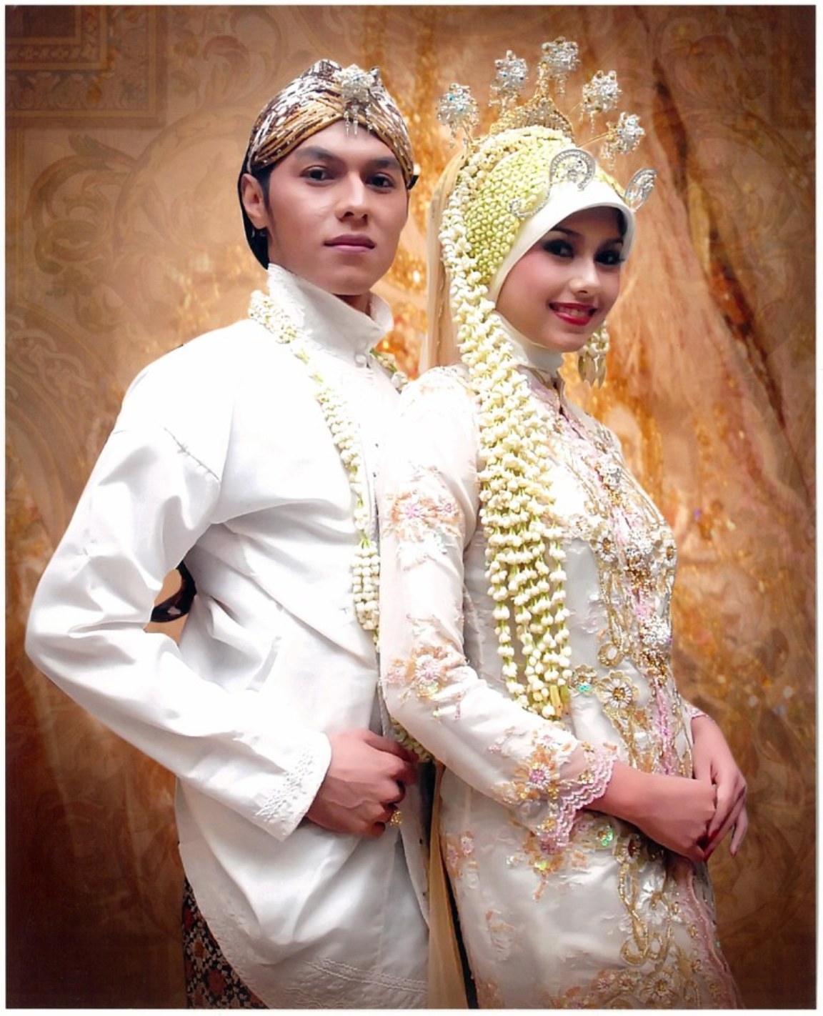 baju pengantin muslim dan model  kebaya pengantin modern 