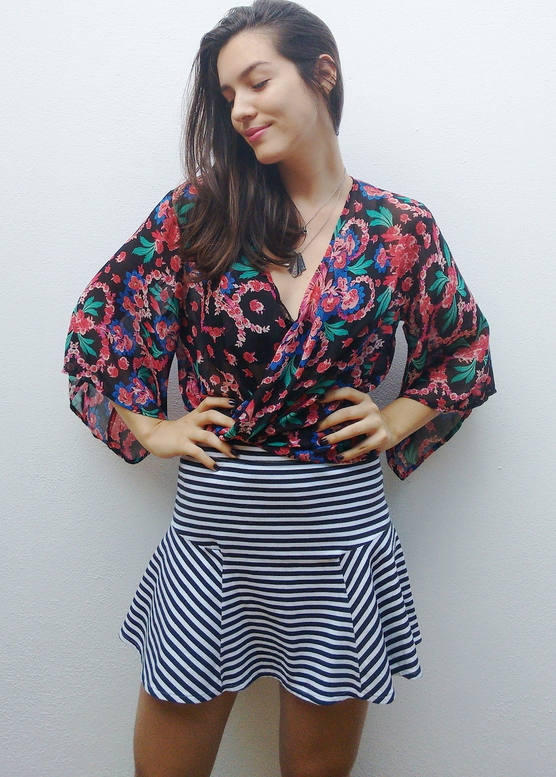 Ami, sua loka! 1 Kimono, 4 peças Como usar seu kimono de um jeito diferente! Ami, sua loka! 1 Kimono, 4 peças Como usar seu kimono de um jeito diferente!