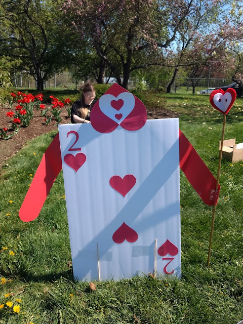 Amber's Craft a Week Blog: DIY Alice in Wonderland Card Soldiers