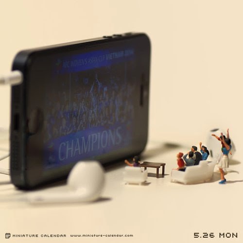 09-On-the-big-Screen-Tatsuya-Tanaka-Miniature-Calendar-Worlds-www-designstack-co