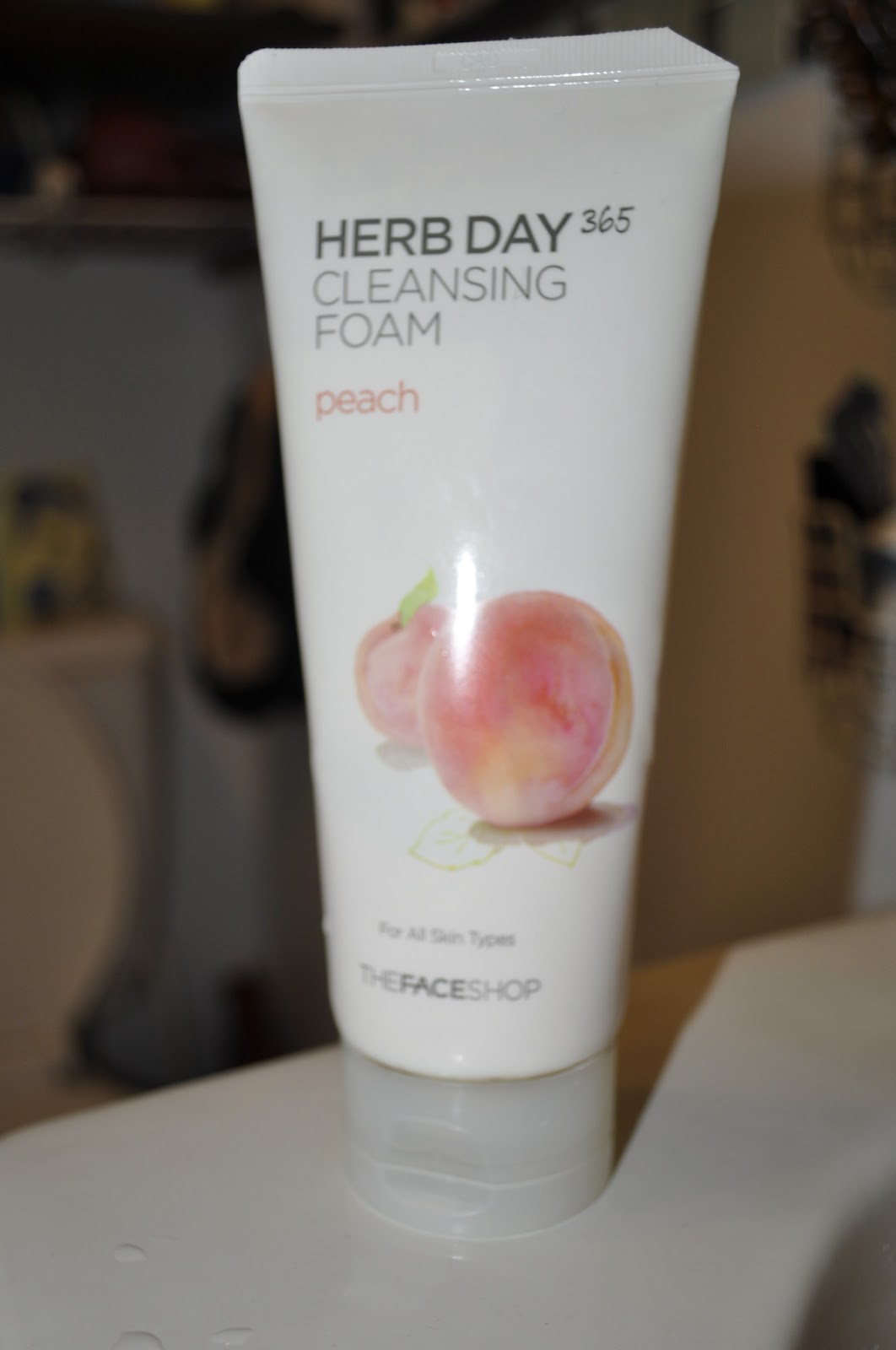 STYLE POP The Face Shop Herb Day 365 Peach Cleansing Foam