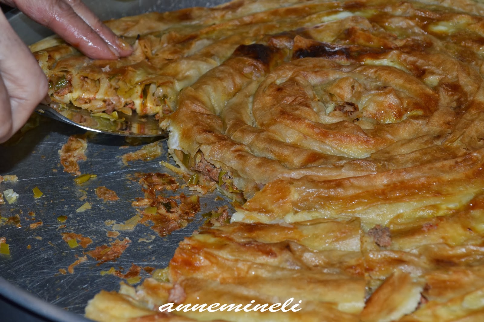 hazır yufkadan pırasalı arnavut böreği