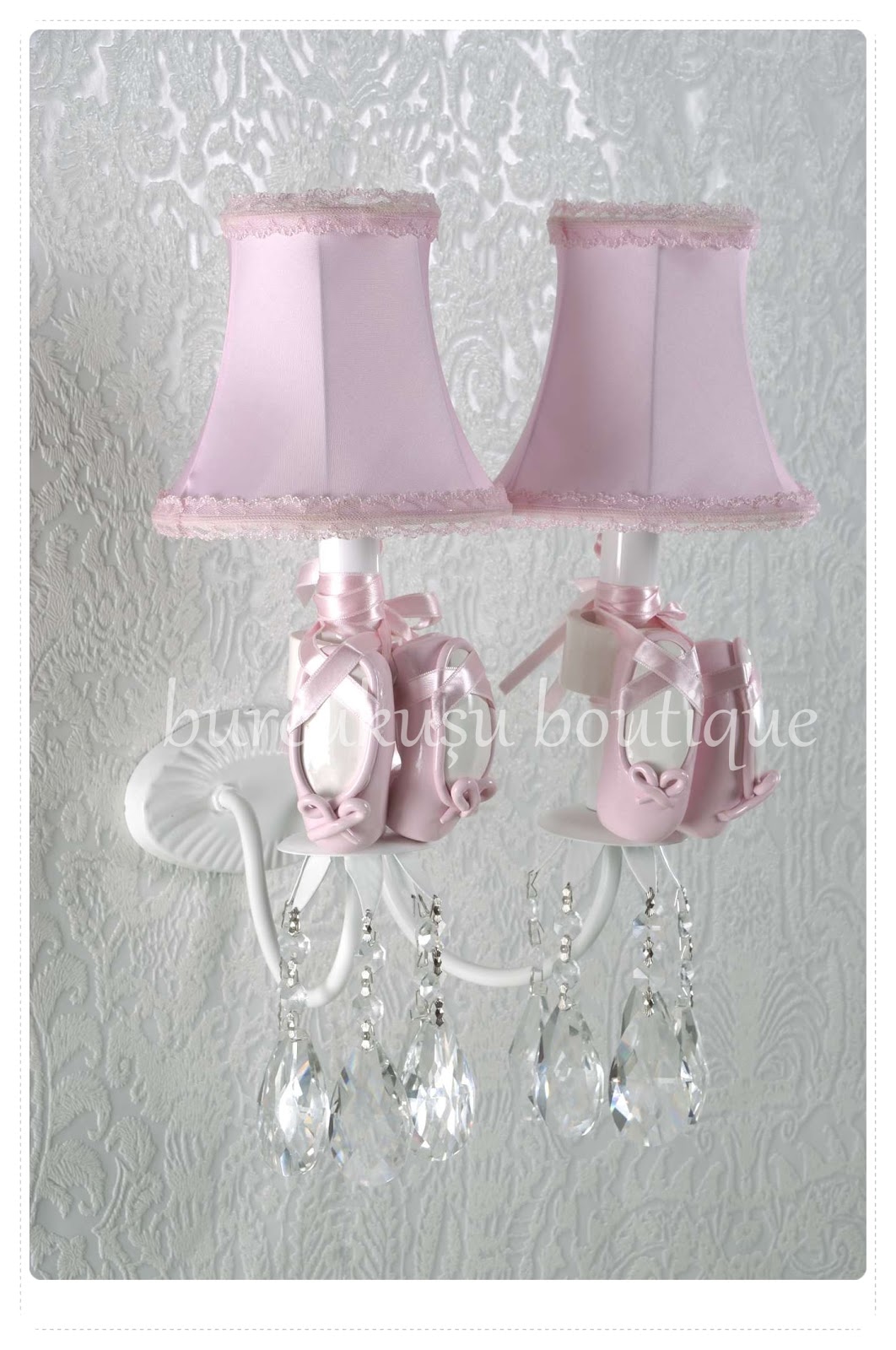 Kız bebek odaları için avize