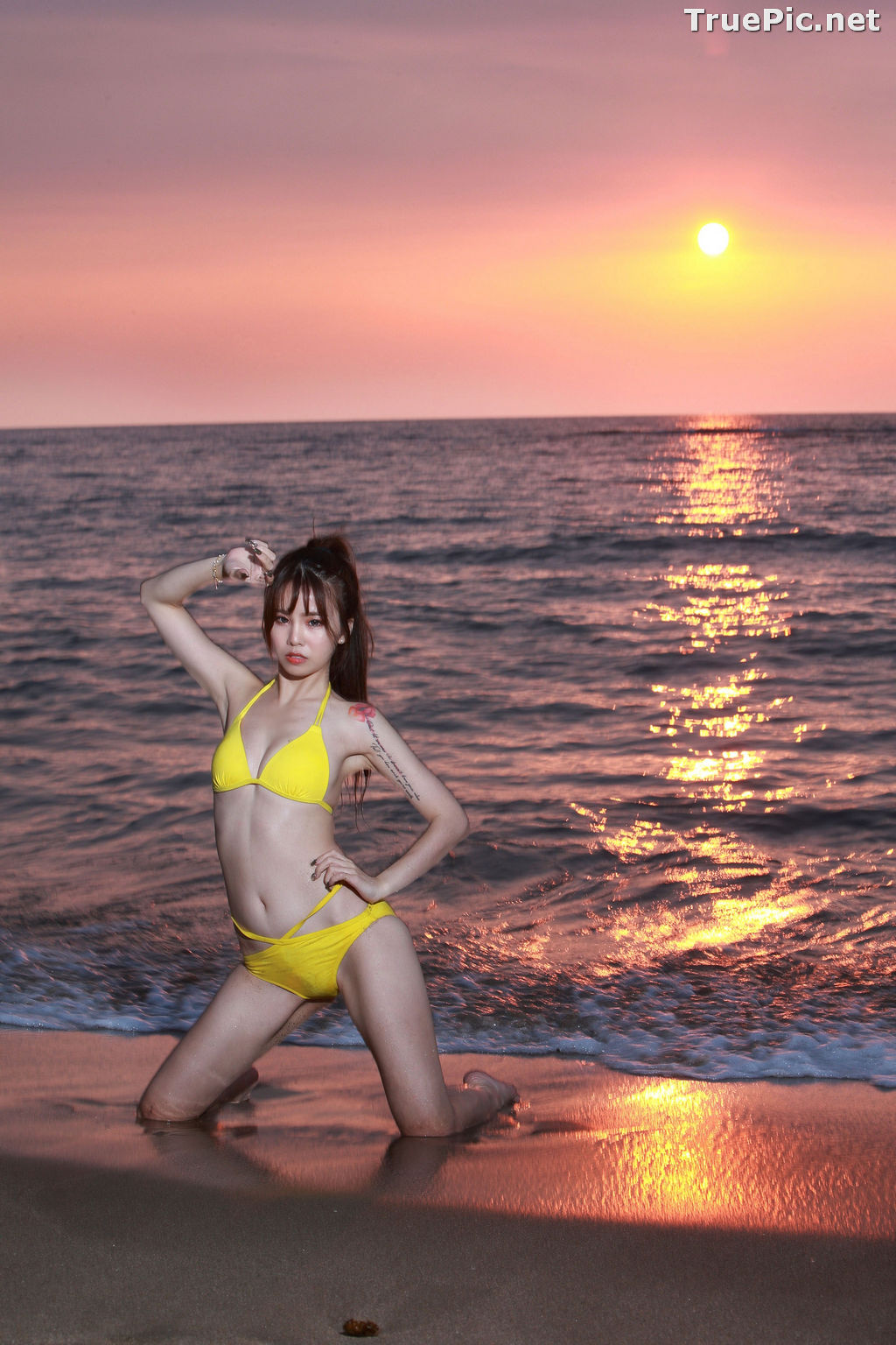 Image Taiwanese Beautiful Model - Debby Chiu - Yellow Sexy Bikini - TruePic.net - Picture-44