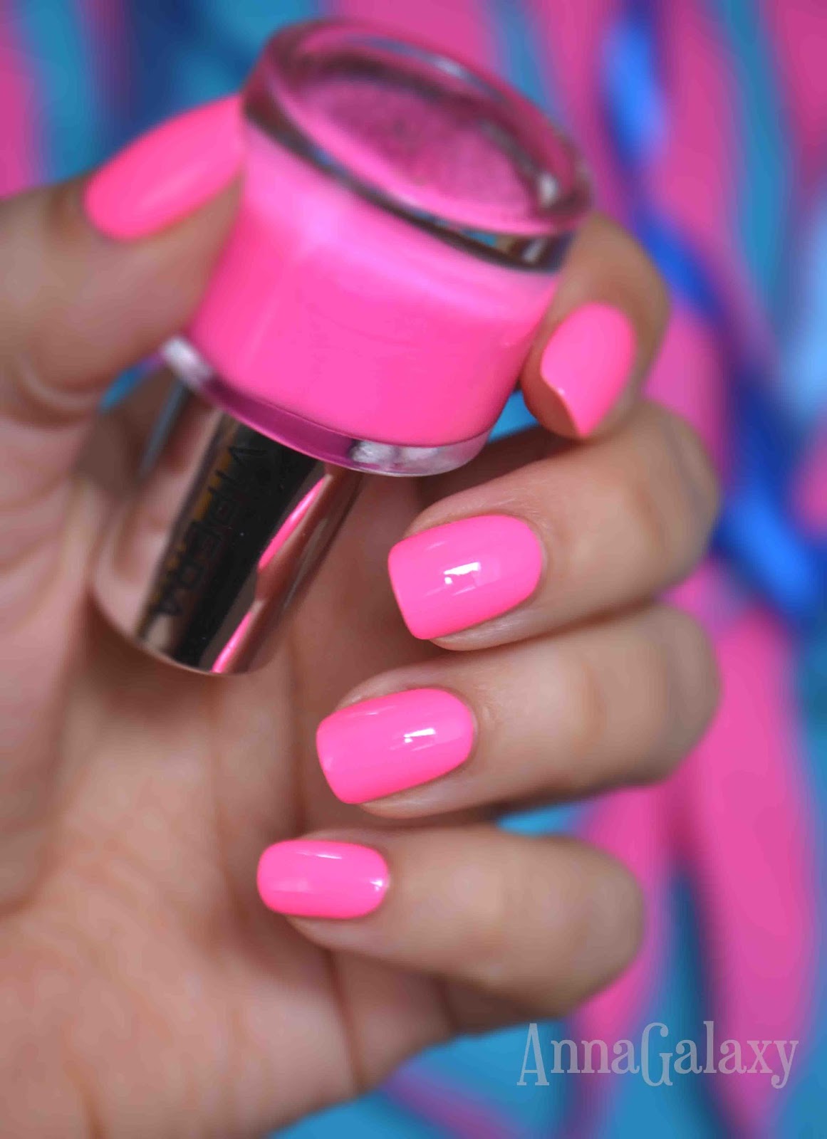Красивые цвета лака. Розовый лак для ногтей. Розовые ногти. Ярко розовый маникюр. Кислотно розовый маникюр.