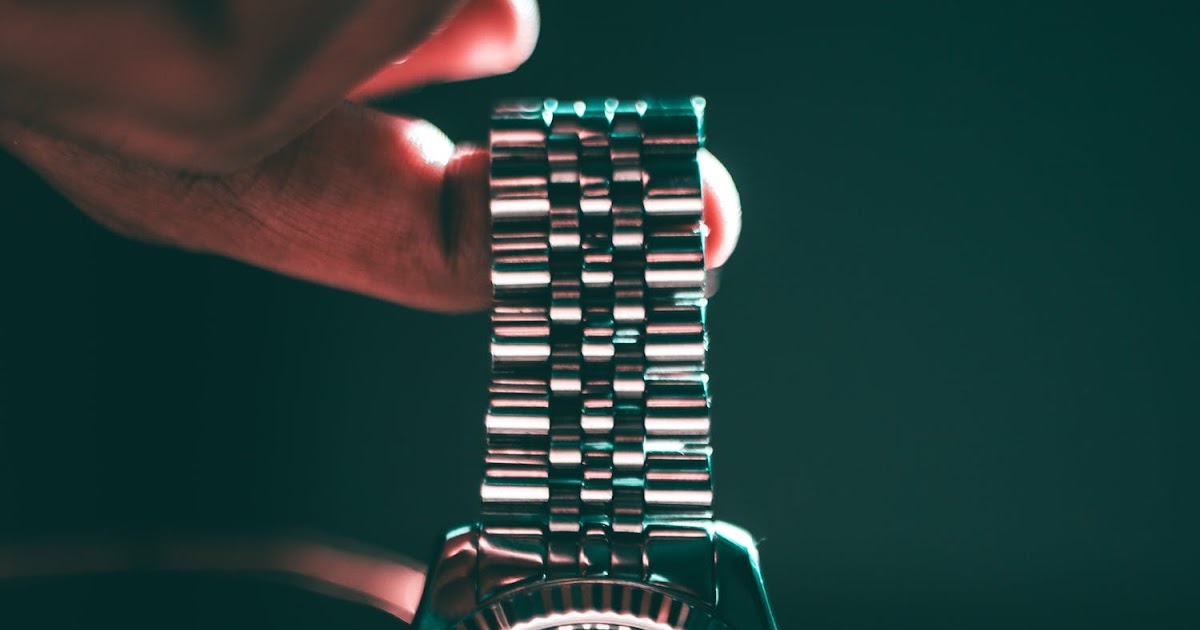 300+ Watch Business Name Ideas (Suggestions and Tips)