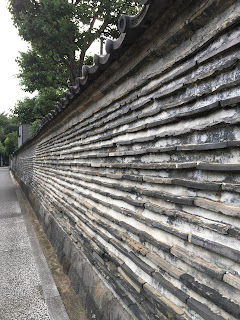 The Tsuiji-bei wall made of mud and tiles stretching off into the distance