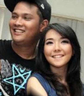 Lirik Lagu Seluruh Nafas Ini Feat Giselle - Last Child | Lirik Terbaru 29