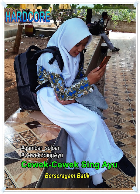 Gambar Siswa-Siswi SMA Negeri 1 Ngrambe (Cover Berseragam Batik) - Buku Album Gambar Soloan Edisi 3