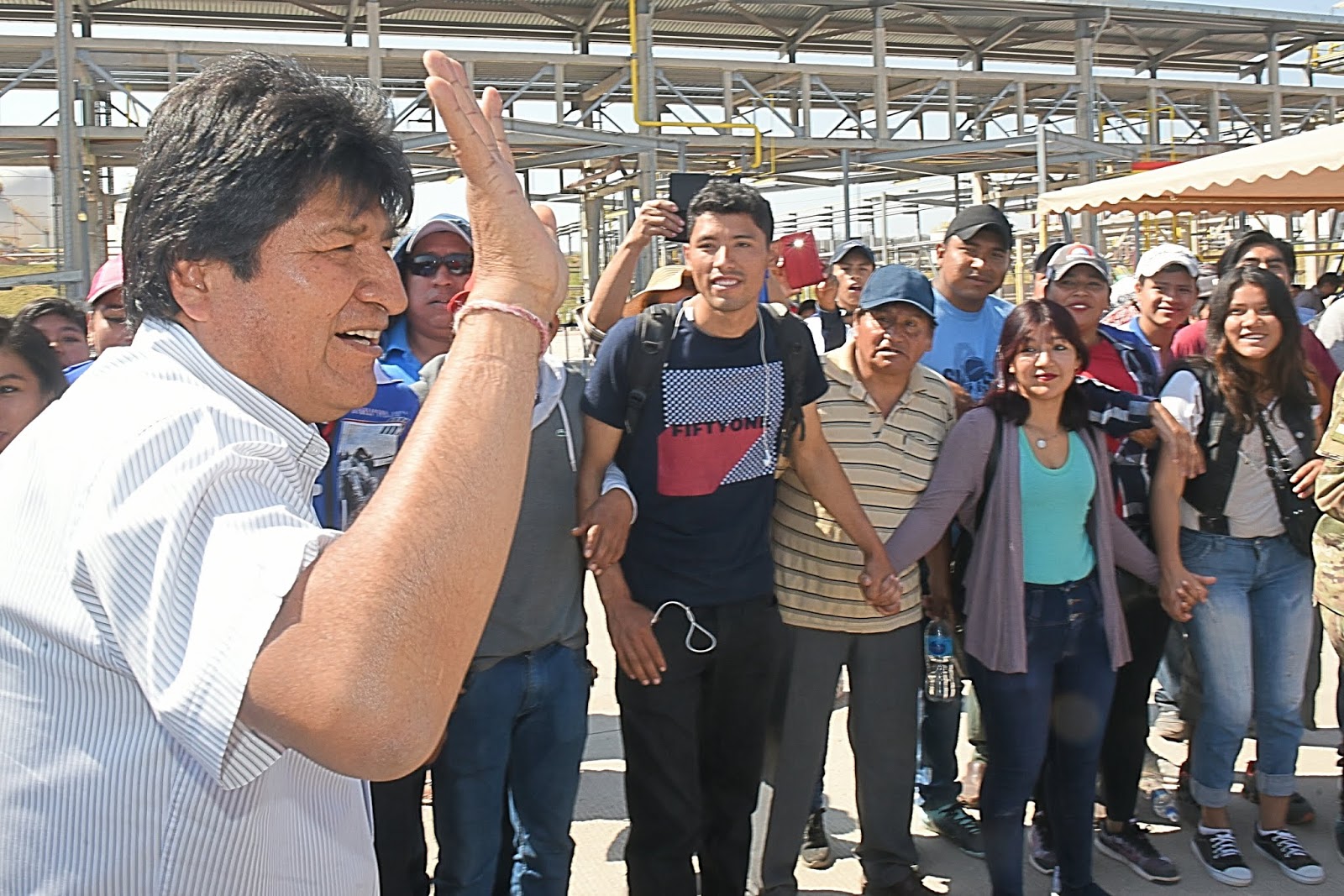 El mandatario candidato cumplió su agenda regular con viajes a Santa Cruz y Tarija sin citar los nuevos rumores en torno suyo / ABI 
