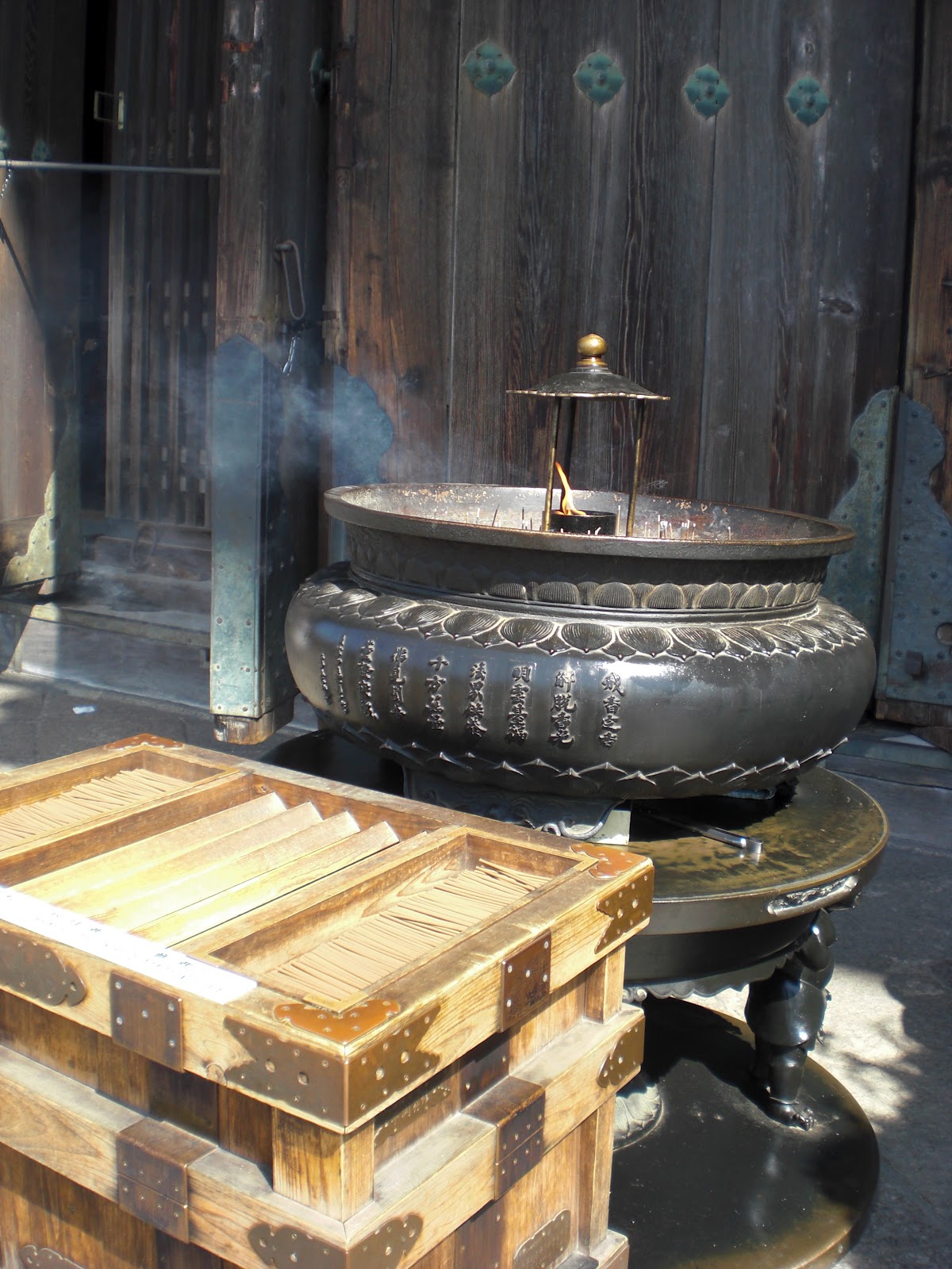 She Who Seeks Incense Burners at Buddhist Temples