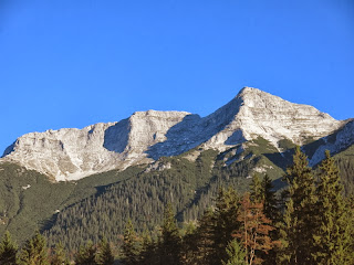 Guffert von Steineberg aus; links des Gipfels liegt im Schatten die Südwestflanke