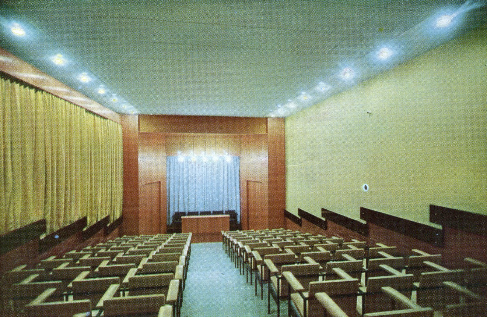 La Salle Condal 1969 El nou Auditori del col·legi (1965) La Salle Condal 1969 El nou Auditori del col·legi (1965)