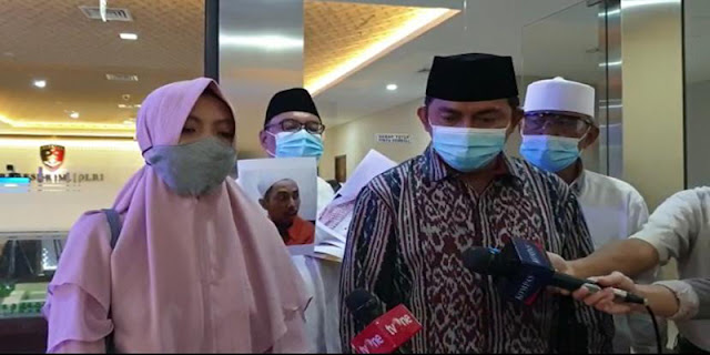 Datangi Bareskrim, Istri Ustaz Maaher Minta Maaf Ke Habib Luthfi