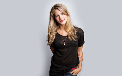 Emily Bett Rickards HD Wallpaper Emily Bett Rickards HD Wallpaper