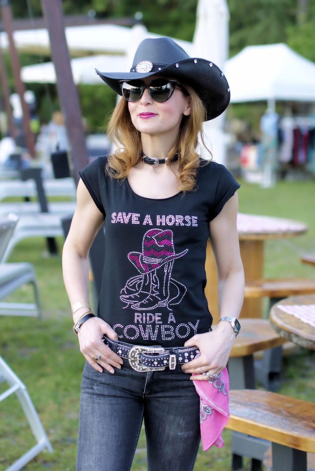 Country line dancing in a Country Western style outfit on Fashion and Cookies fashion blog, fashion blogger style