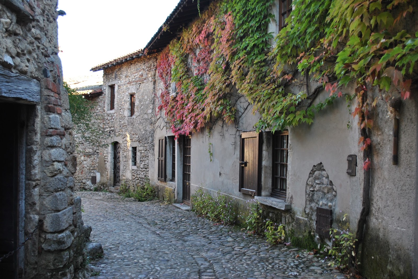Les plus beaux villages de France : Pérouges - Hello Québec