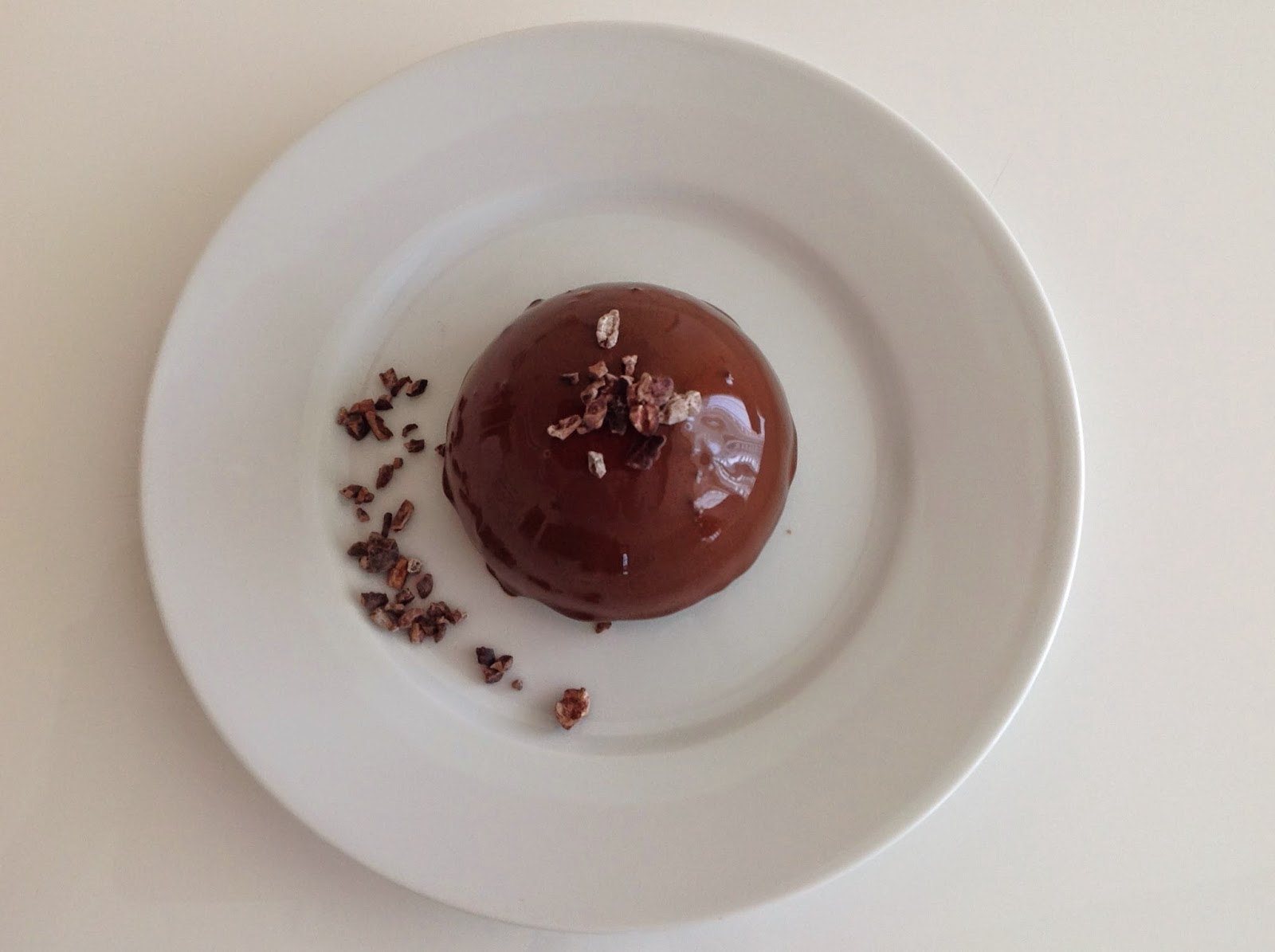 KITCHEN IN THE SAND Light chocolate mousse with shiny cocoa glaze