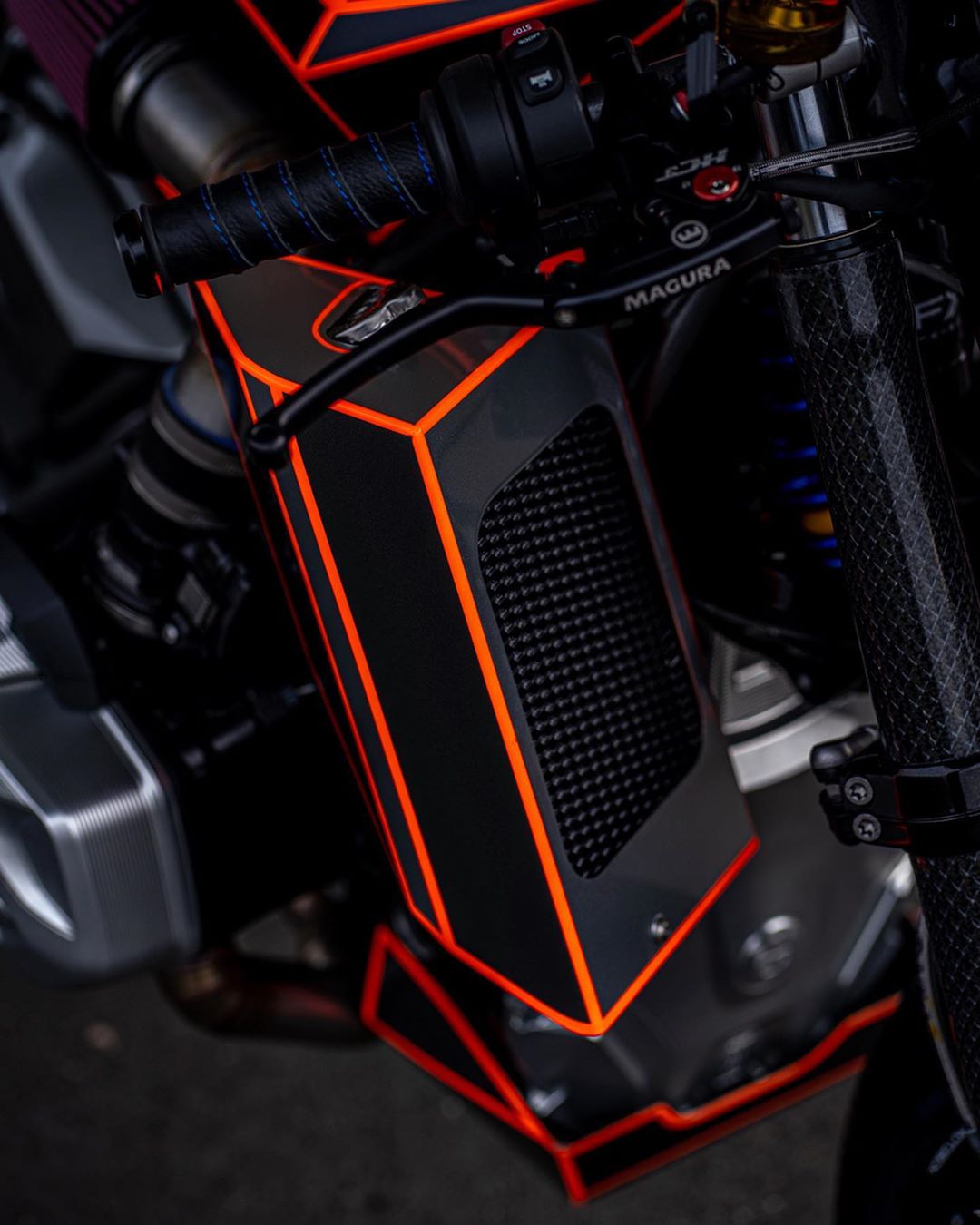 bmw r1250gs dominator